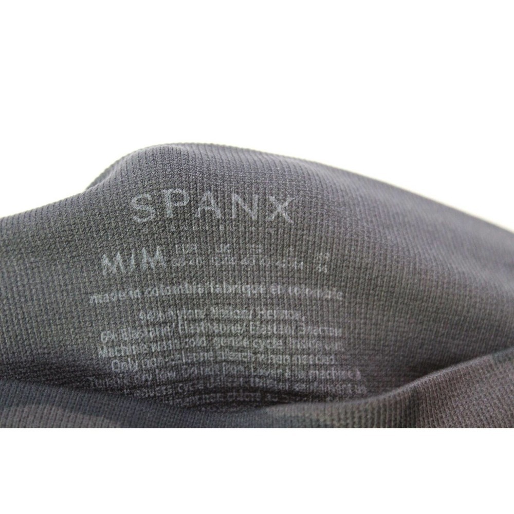 ✨2/$20 SPANX Camo Look at Me Now Seamless Cropped Leggings Black Gray Medium - Picture 5 of 14